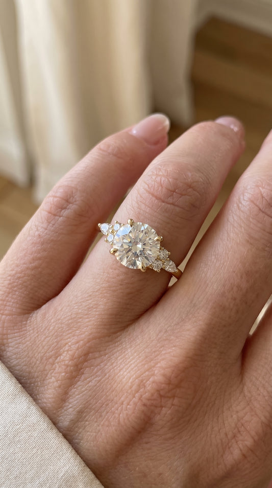 Halo Crest Round Ring