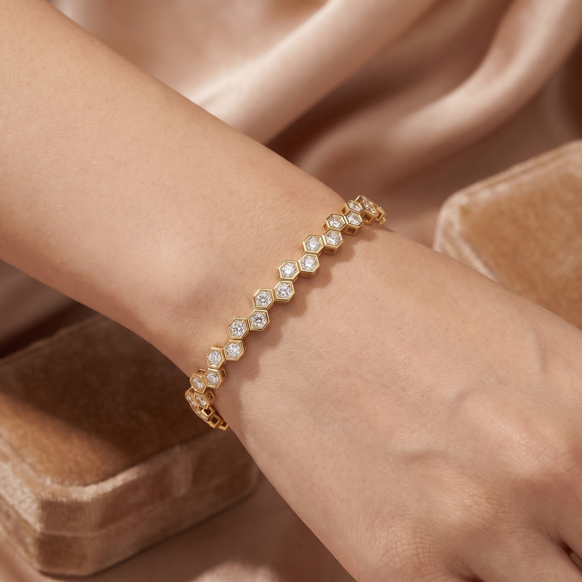 Modern Aurelia Dutch Marquise Diamond Fashion Bracelet