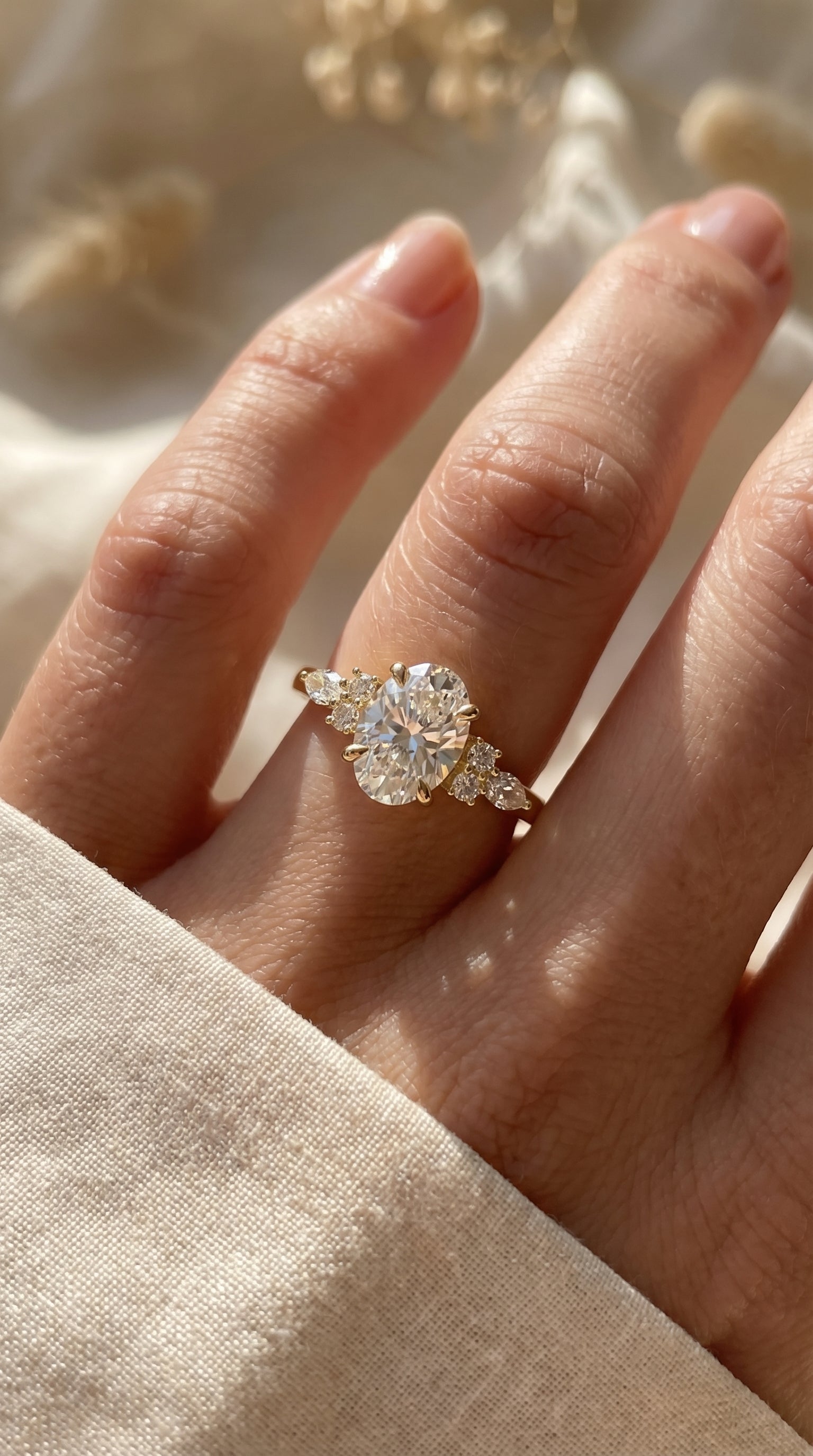 Soft Arc Oval Ring