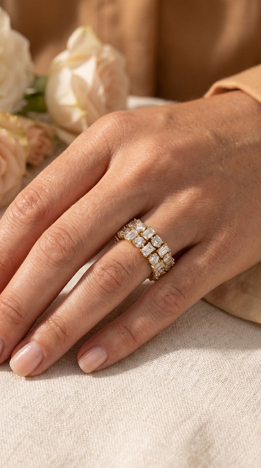 Uniqe Statement Wide Round & Emerald Diamond Band