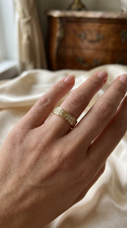 Elegant Round Diamond Gold Band