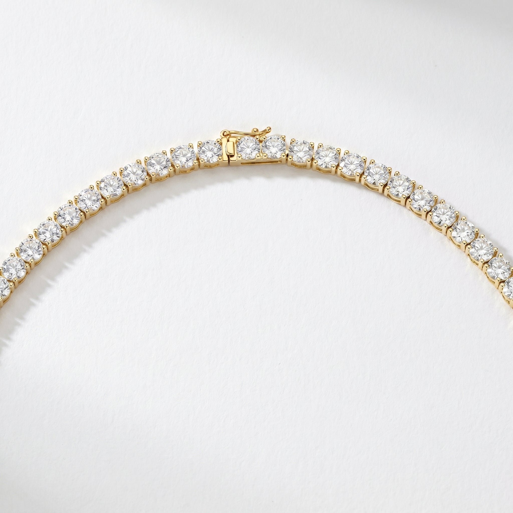 Experience timeless sparkle Round Diamond Tennis Necklace