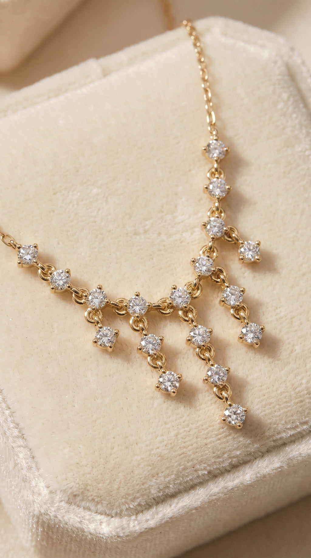 Round Diamond Fashion Necklaces