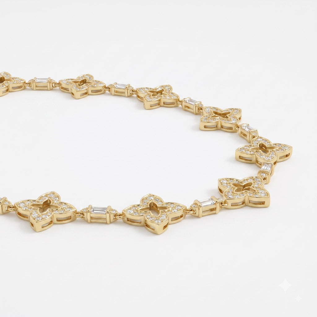 Éclat Clover Design Round Diamond Fashion Necklace