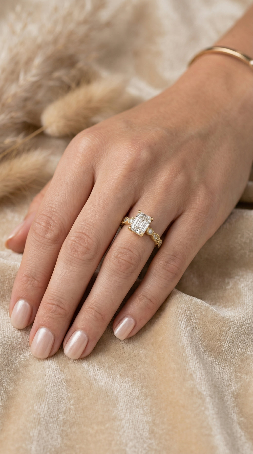 Antique Line Emerald Ring