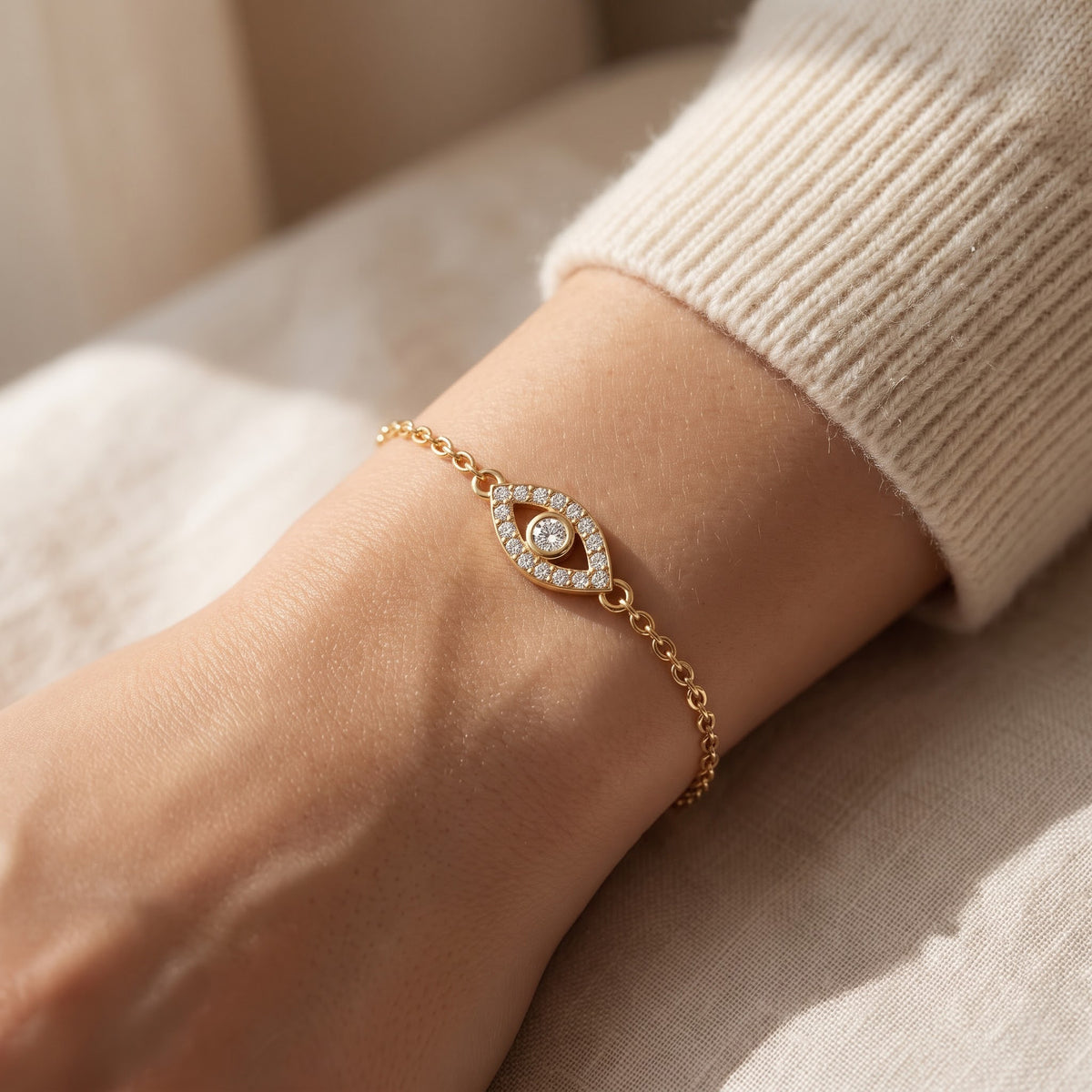 Luxe Radiance Evil Eye Round Diamond Chain Bracelet