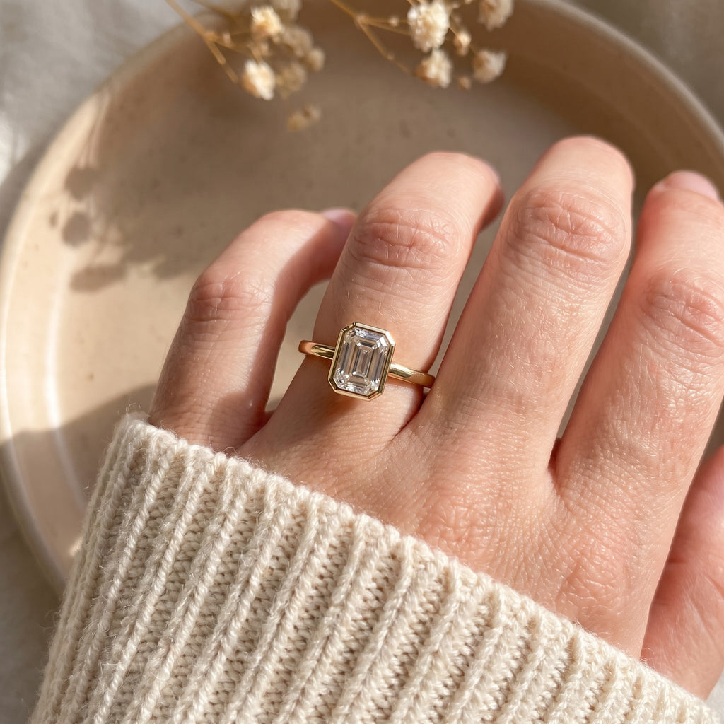 Modern Statement Emerald Diamond Bezel Setting Ring