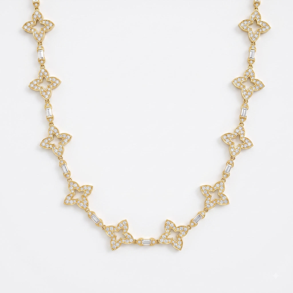 Éclat Clover Design Round Diamond Fashion Necklace