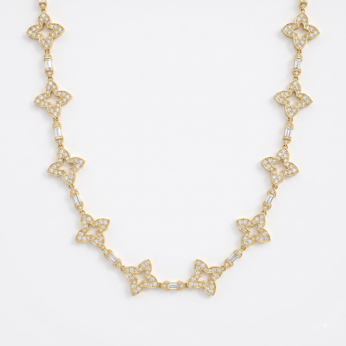 Éclat Clover Design Round Diamond Fashion Necklace
