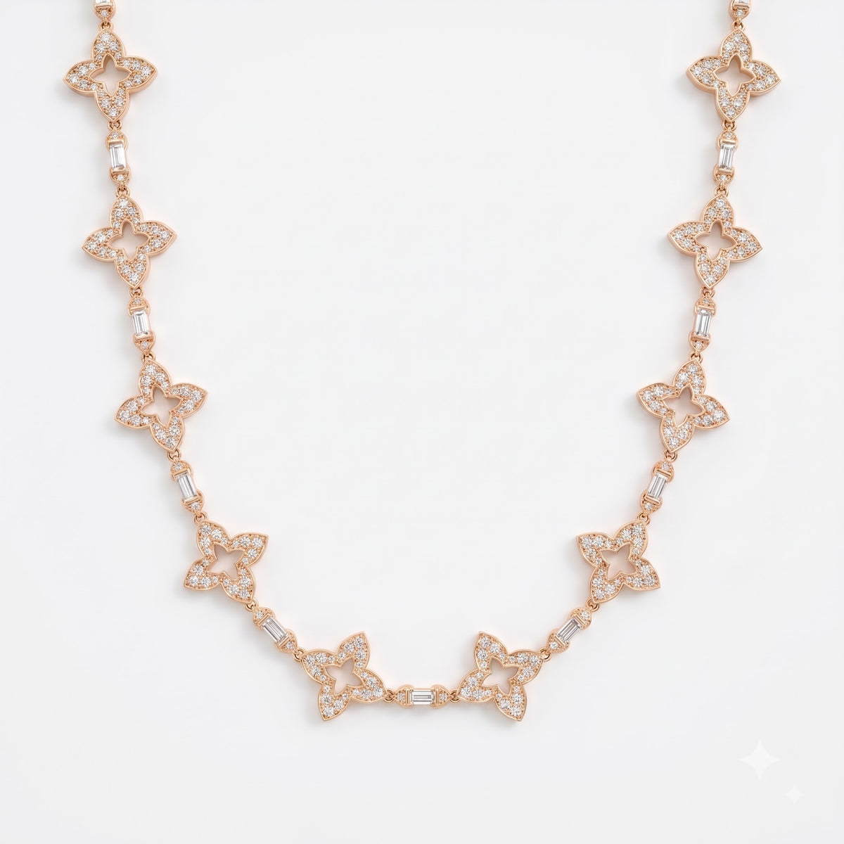 Éclat Clover Design Round Diamond Fashion Necklace
