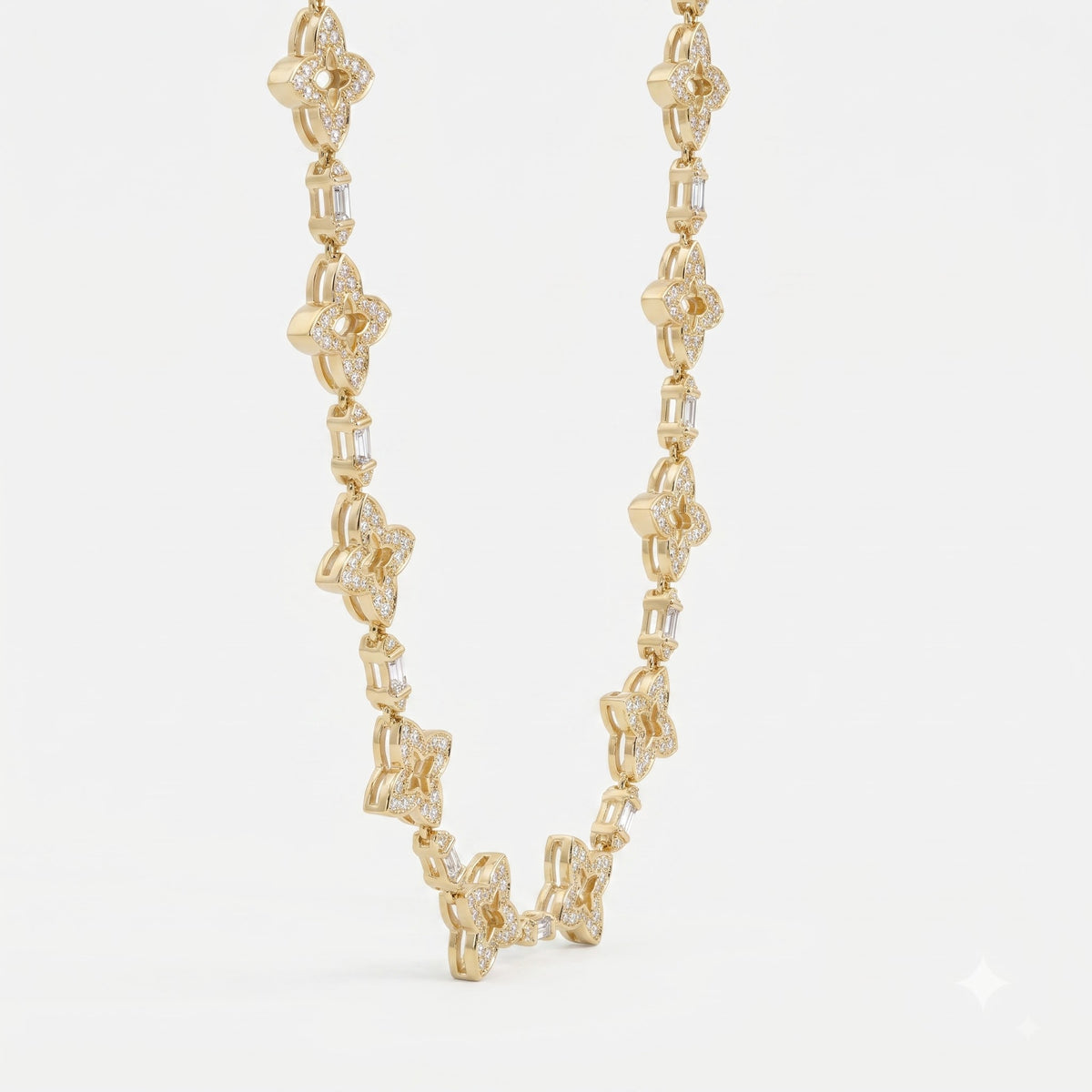 Éclat Clover Design Round Diamond Fashion Necklace