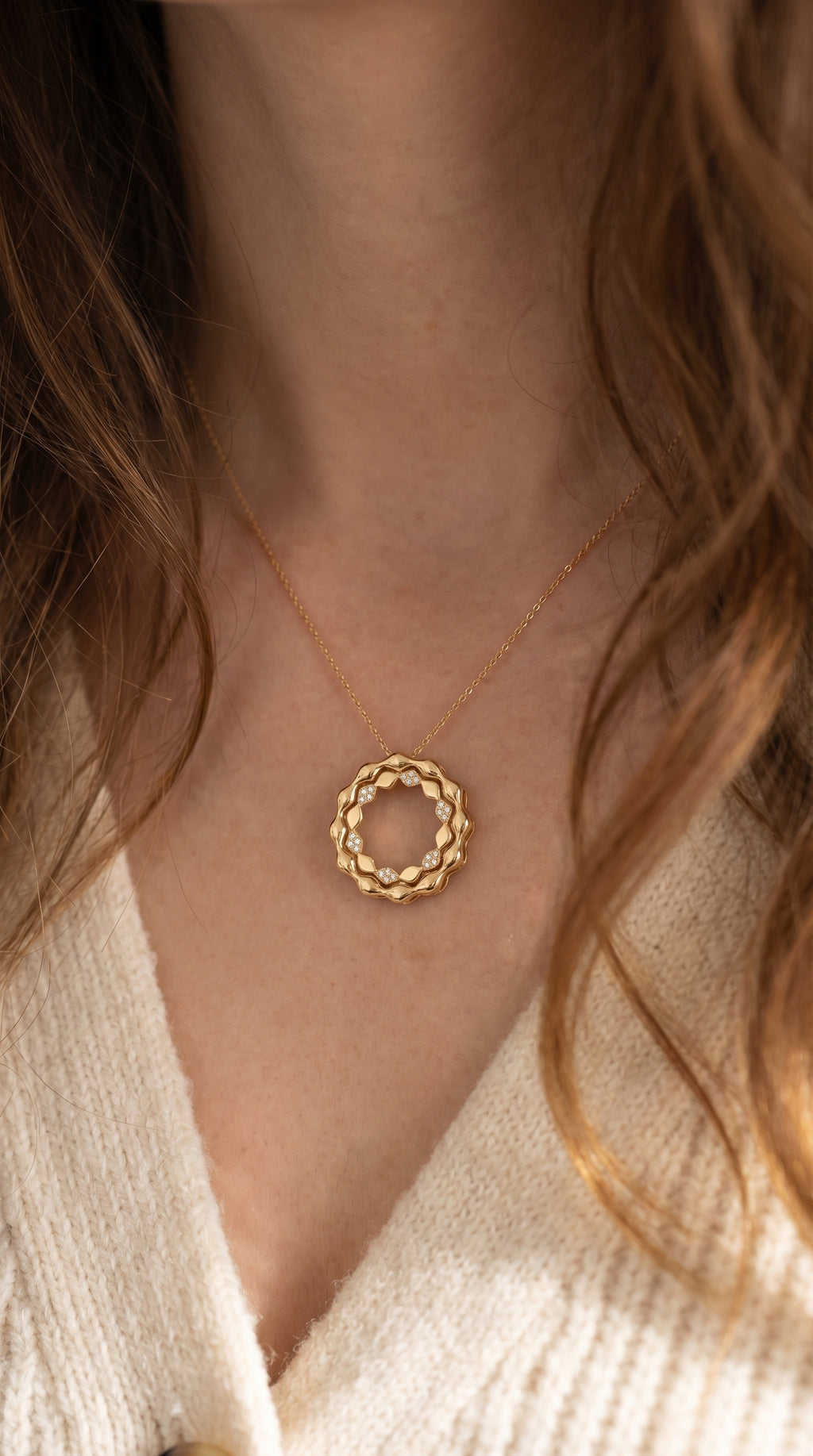 Elegant Diamond Wave Circle Pendant Necklace