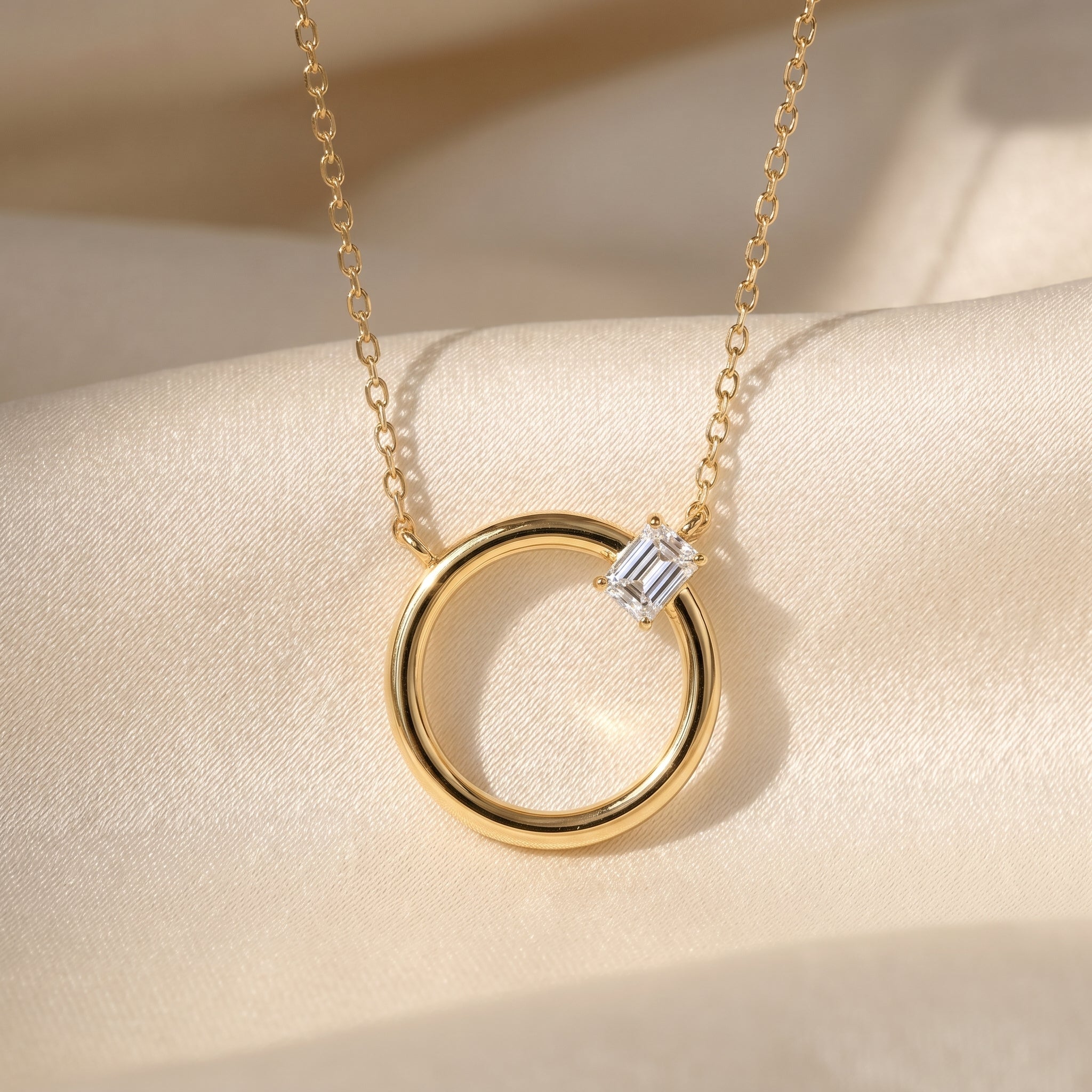 Circle Design Diamond Pendant Necklace