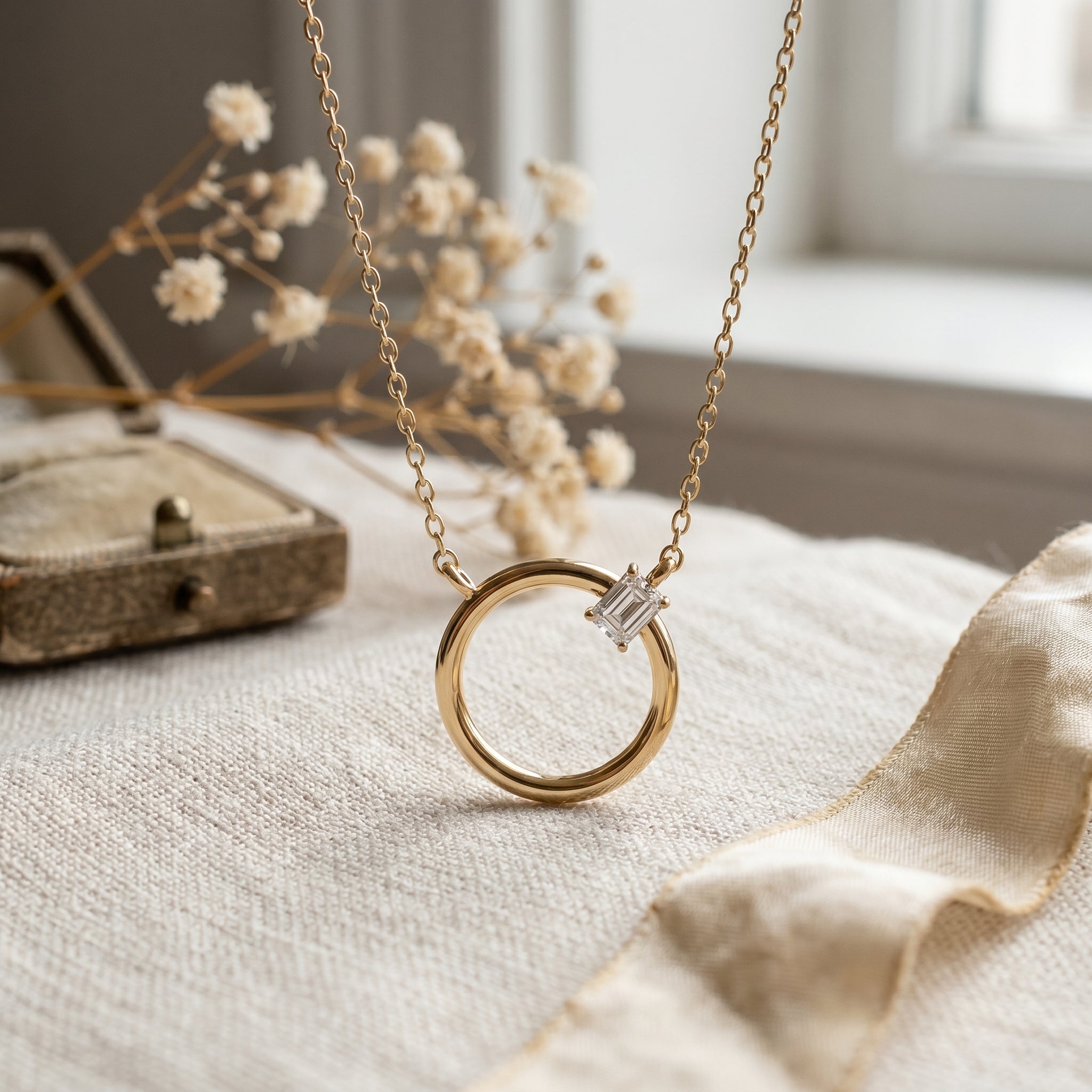 Circle Design Diamond Pendant Necklace