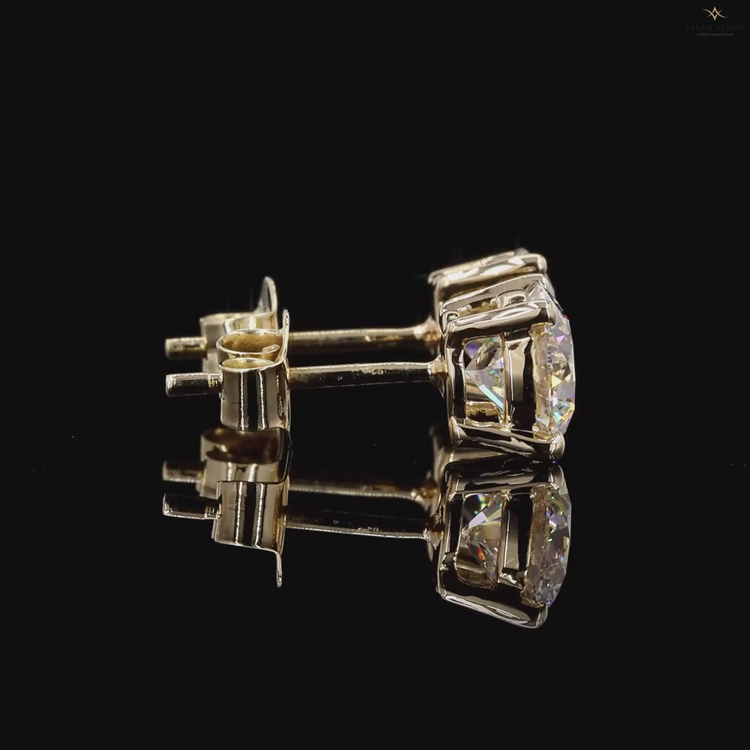 Round Diamond Stud Earring