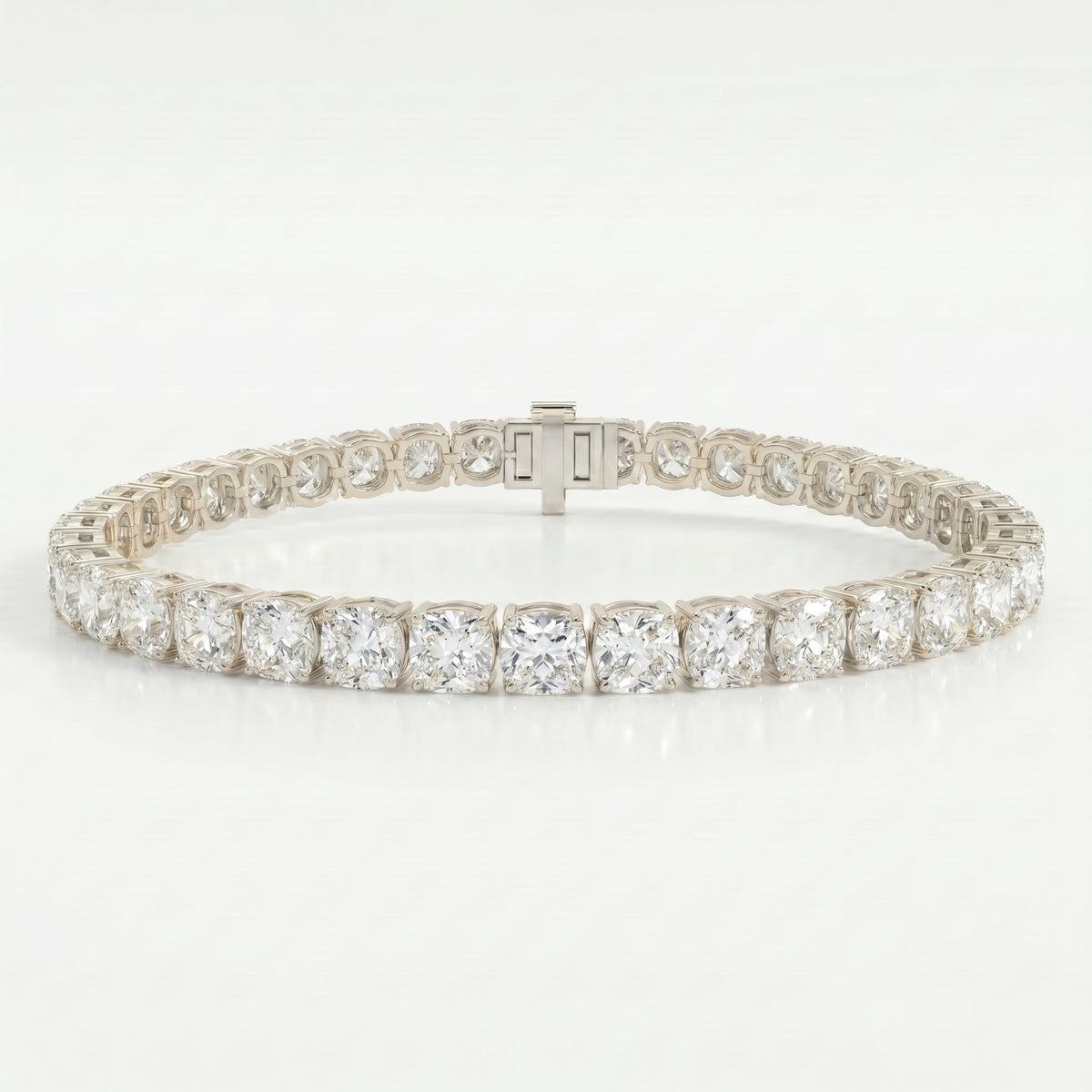 White gold tennis bracelet featuring round brilliant-cut stones with timeless luxury sparkle and secure clasp